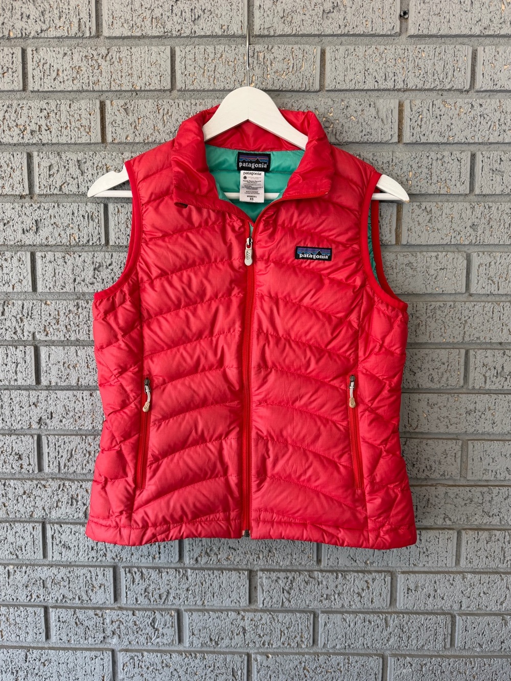 Patagonia Down Sweater Vest Coral Red Goose Down Puffer Women’s Size XS Winter